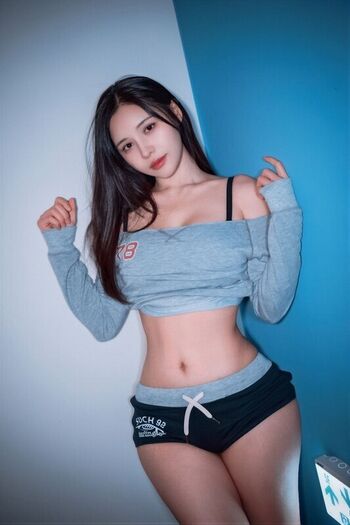 Full leaked Asian studio gallery page private photo