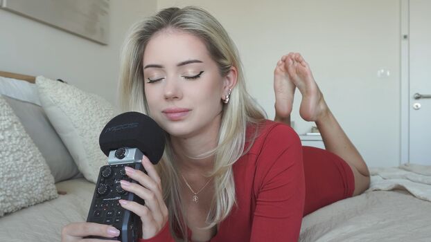 Full leaked Asmr in the pose private photo