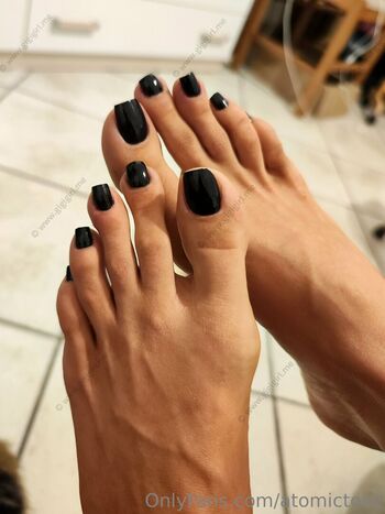 Full leaked Atomictoez private onlyfans photo