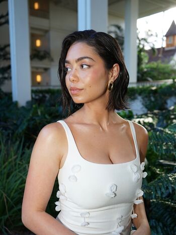 Full leaked Auli i cravalho private photo