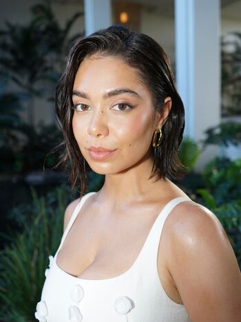 Full leaked Auli i cravalho private photo