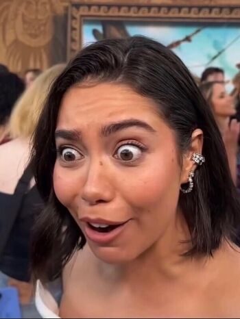 Full leaked Auli i cravalho private photo