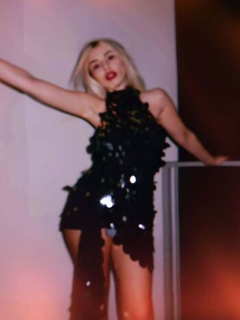 Full leaked Ava max  page private onlyfans photo