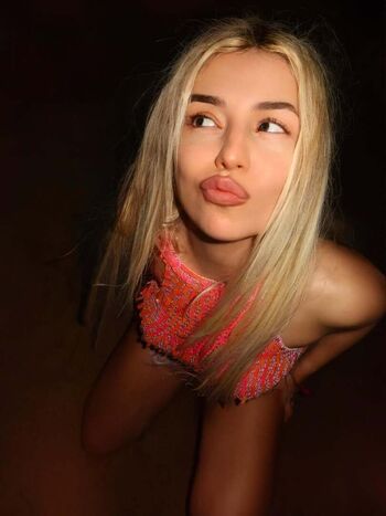 Full leaked Ava max  page private onlyfans photo