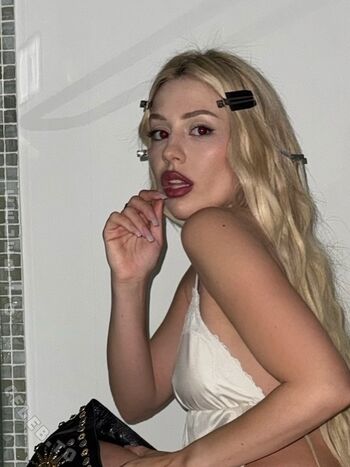 Full leaked Ava max private photo