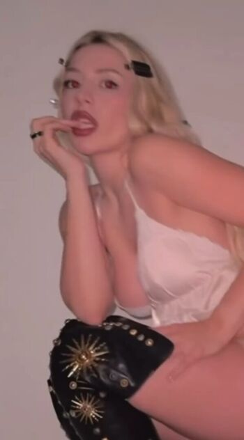 Full leaked Ava max private photo