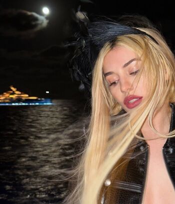 Full leaked Ava max private photo