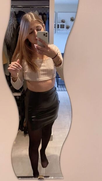 Full leaked Ava petit abricot private photo