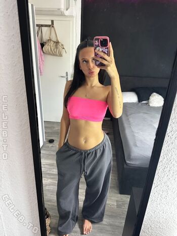Full leaked Avakisses private photo