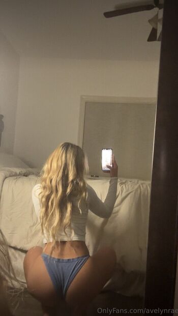 Full leaked Avelynraee private photo