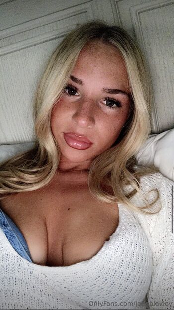 Full leaked Avelynraee private photo