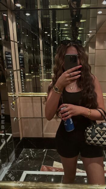 Full leaked Avendaaxs private onlyfans photo