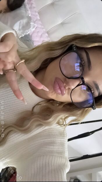 Full leaked Avendaaxs private onlyfans photo