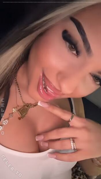 Full leaked Avendaaxs private onlyfans photo