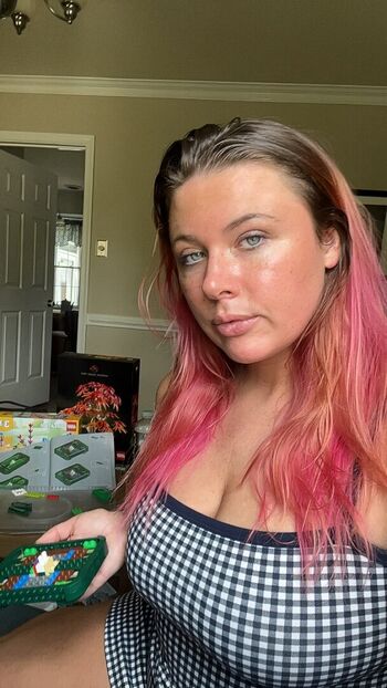 Full leaked Averageallison page private onlyfans photo