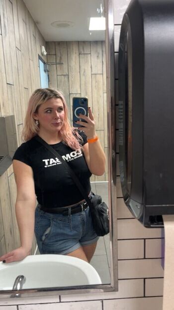 Full leaked Averageallison private photo