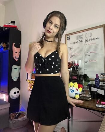 Full leaked Avery petite private photo