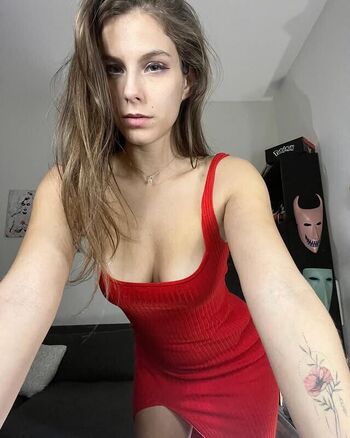 Avery Petite