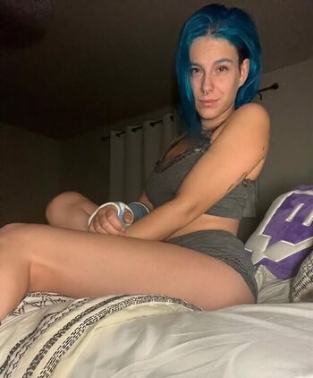Full leaked Avery petite private photo