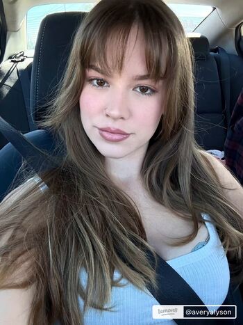 Full leaked Averyalyson private onlyfans photo
