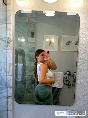 Full leaked Averyalyson private onlyfans photo