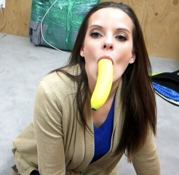 Full leaked Avia butler private photo
