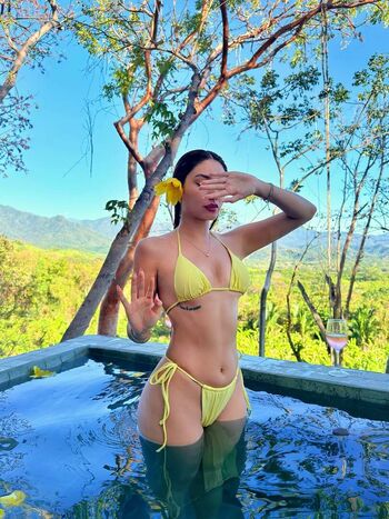 Full leaked Avmadeleine private onlyfans photo