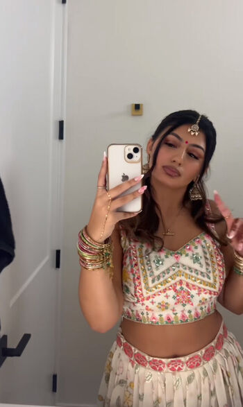 Full leaked Avneet kaur private photo