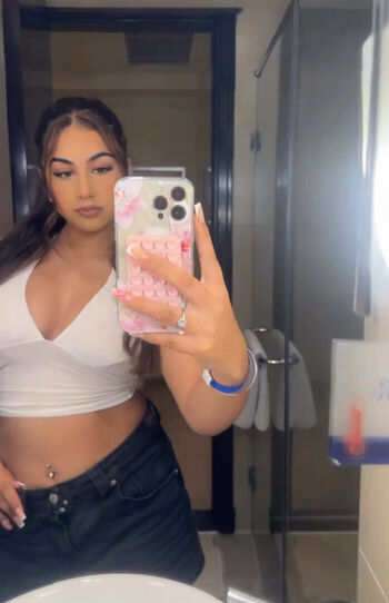 Full leaked Avneet kaur private photo