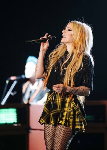 Full leaked Avril lavigne private photo