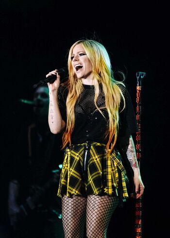 Full leaked Avril lavigne private photo