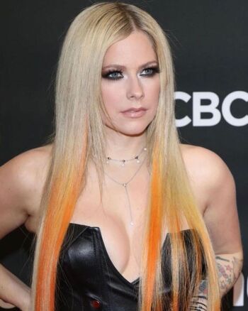 Full leaked Avril lavigne page private photo
