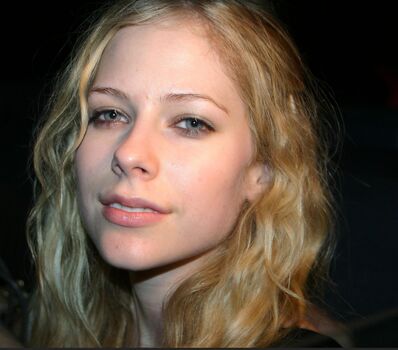 Full leaked Avril lavigne private photo