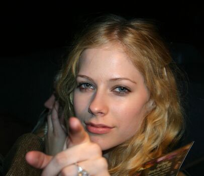 Full leaked Avril lavigne private photo