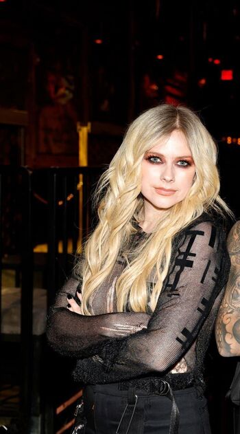 Full leaked Avril lavigne private photo