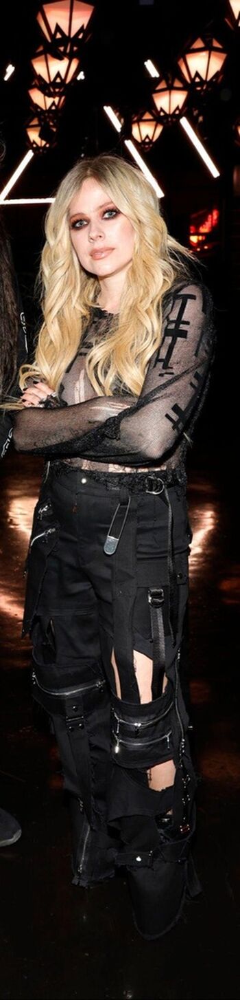 Full leaked Avril lavigne private photo