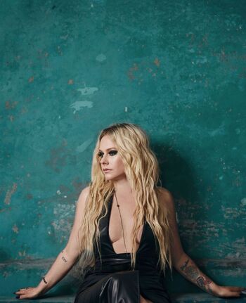 Full leaked Avril lavigne private photo