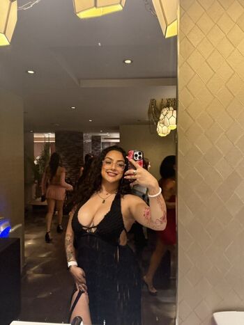 Full leaked Axhcaxh private onlyfans photo