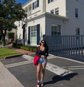 Full leaked Ayushaaaa private onlyfans photo