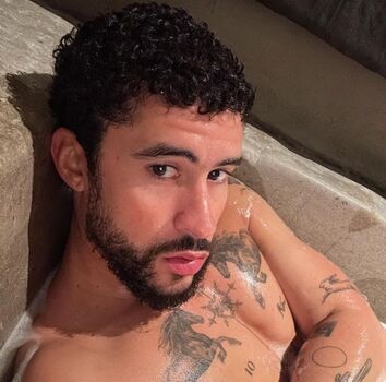 Full leaked Badbunny page private photo