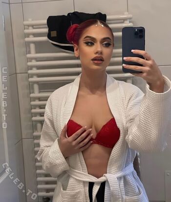 Full leaked Badmomzjay private photo