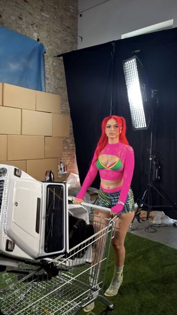 Full leaked Badmomzjay private photo