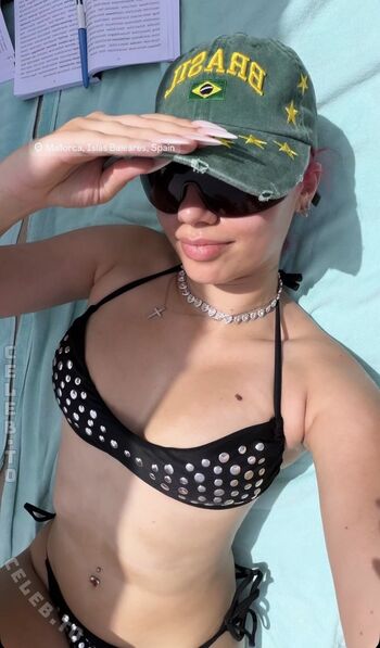 Full leaked Badmomzjay private photo