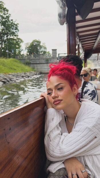 Full leaked Badmomzjay private photo