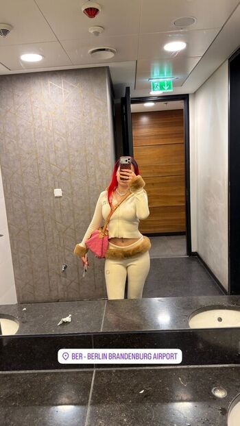 Full leaked Badmomzjay private photo