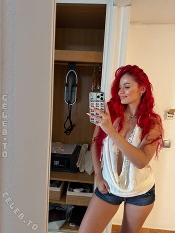 Full leaked Badmomzjay private photo