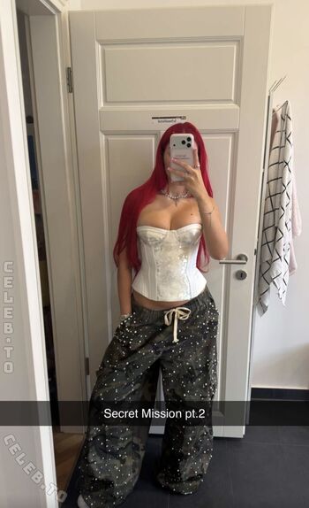 Full leaked Badmomzjay private photo