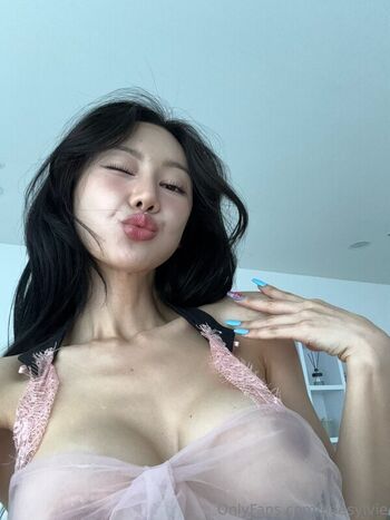 Full leaked Baesylvie private photo