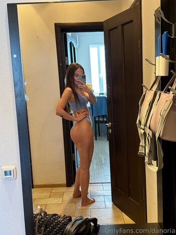 Full leaked Barbie blonde private photo