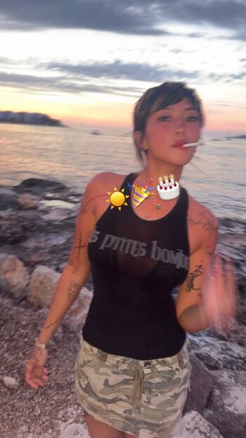 Full leaked Beabadoobee page private photo